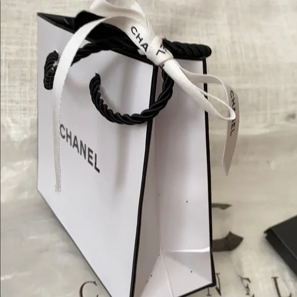 Cute Chanel charm - Picture 8 of 13